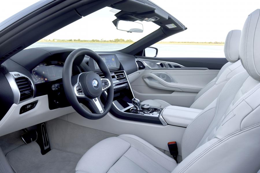 Интерьер BMW M850i xDrive Convertible (G14) 2018 года  (WW) (фото 149 из 183)